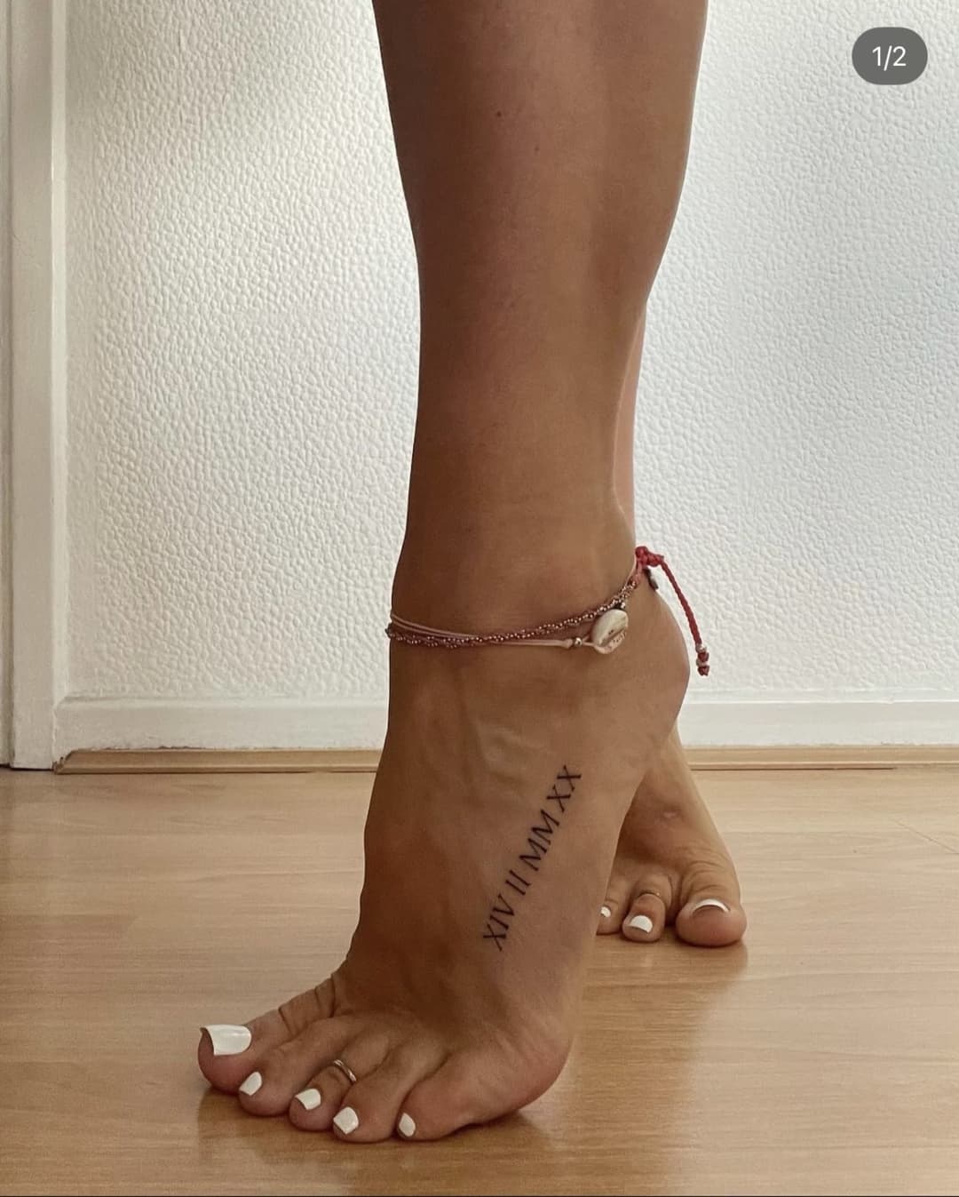 Becky Louisa’s sexy soles and arches ???