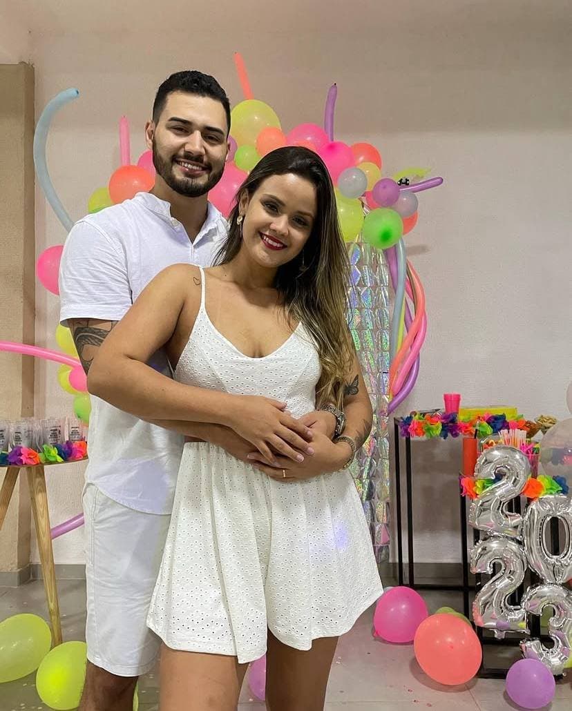 chupou os peitinhos gostosos da namorada