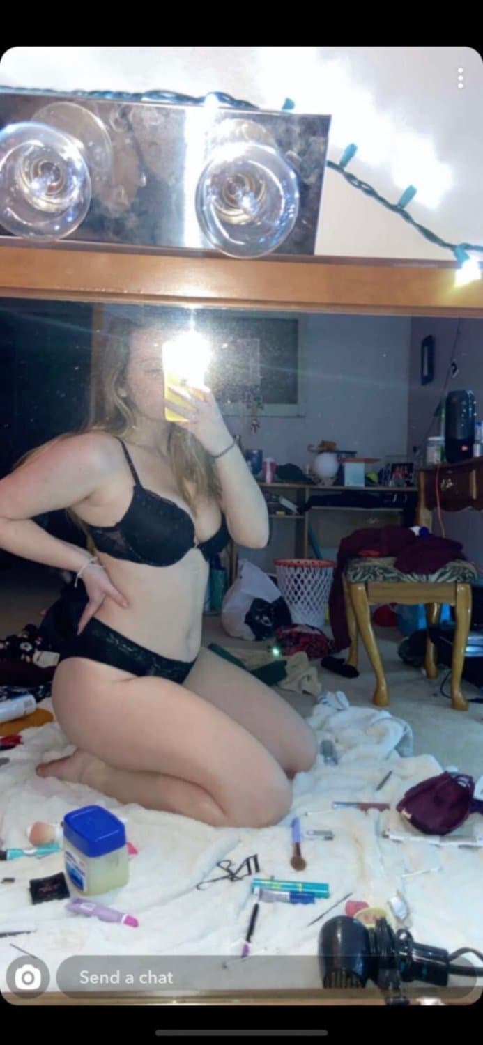 Amateur College Teen Sends Selfies to Frat Boy Fuckboi