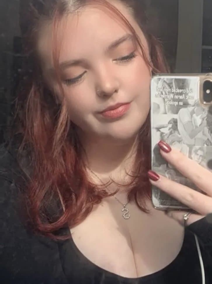 Risking busty gf Skyla