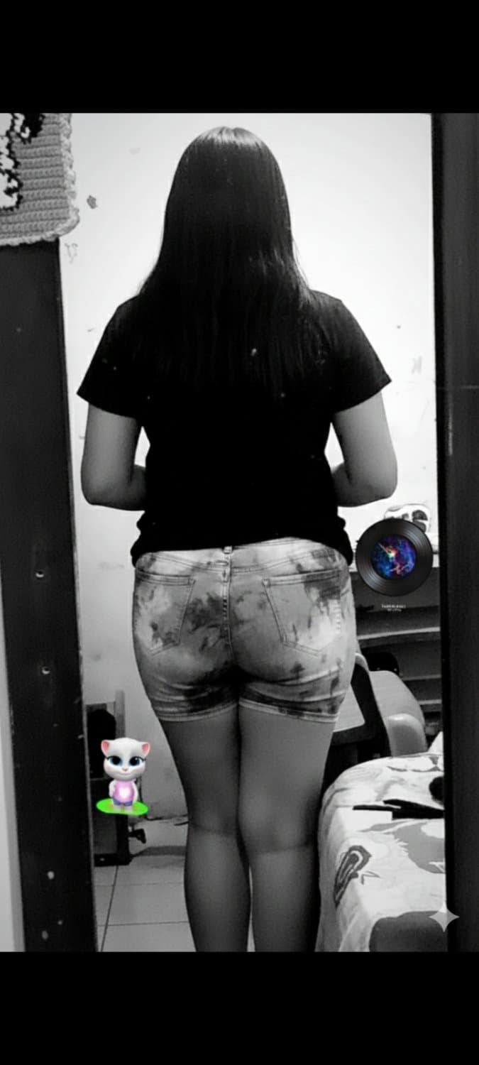 Culo de amigas en bikini por ia creado por ia