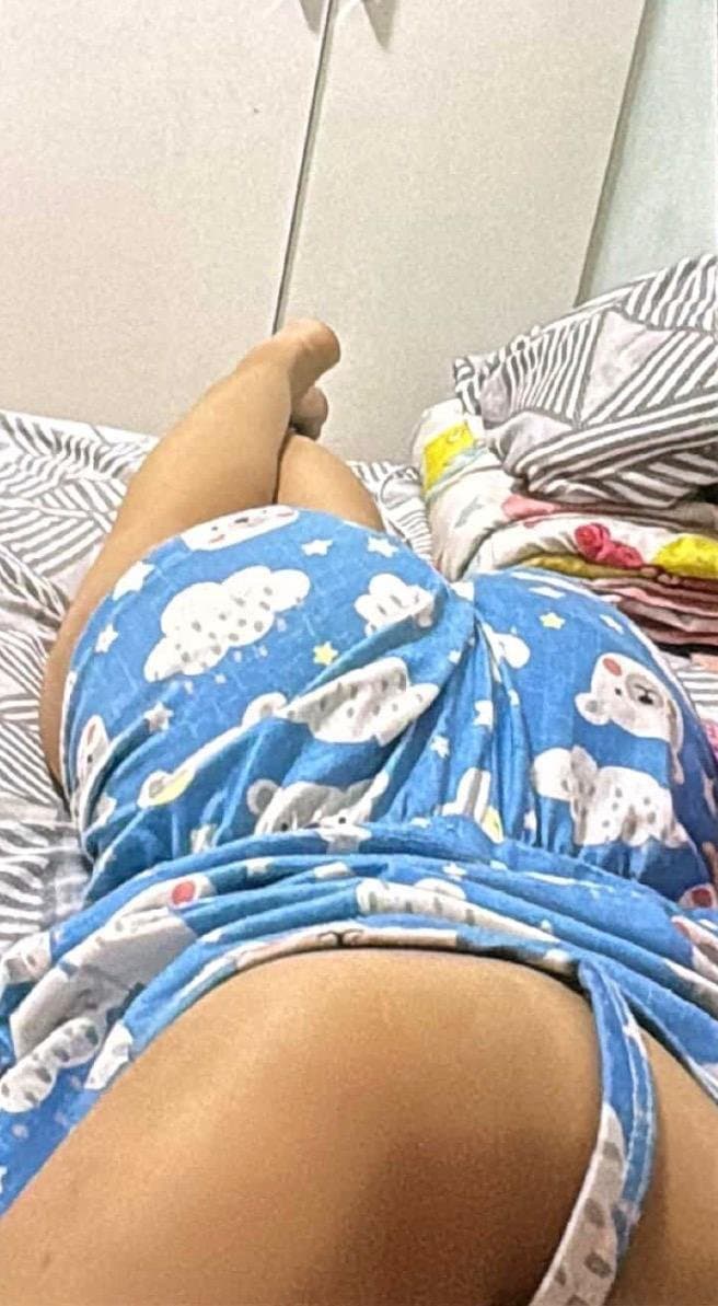 Novinha safada de pijama