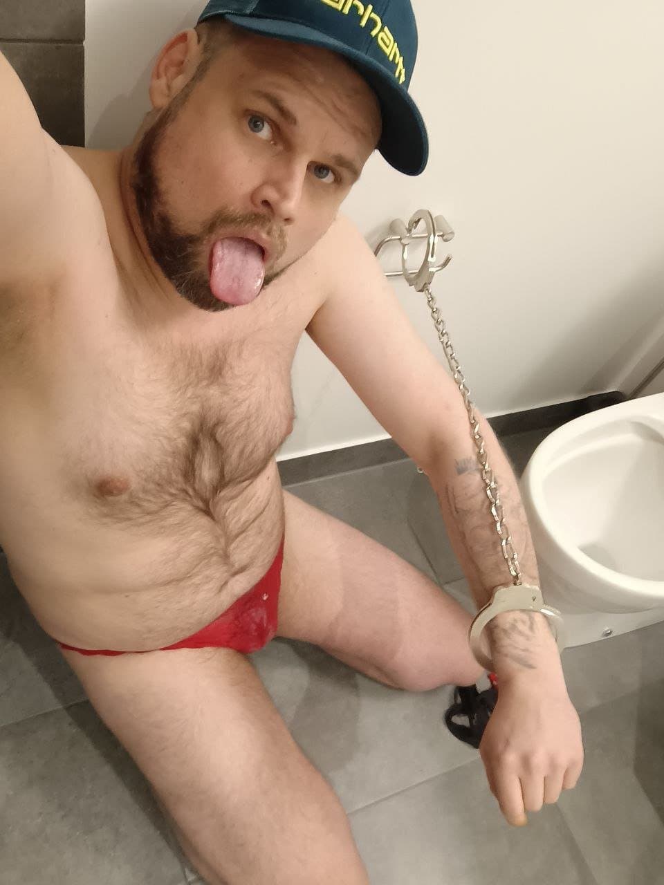 Public exposure. Rasmus Eriksen shows what a cunt he is with Dirty pictures with his friend Line on