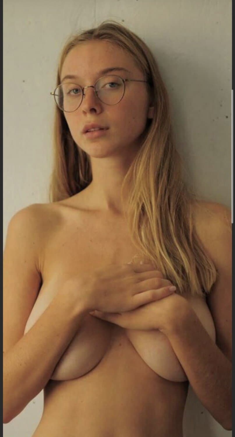 Skinny Teen with big Tits