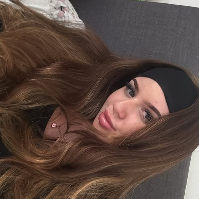 thick gym girl phoebe kitchen 22