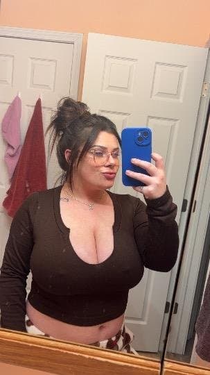 100% REAL bbw mom makes her pussy SQUIRT real leaks from her phone