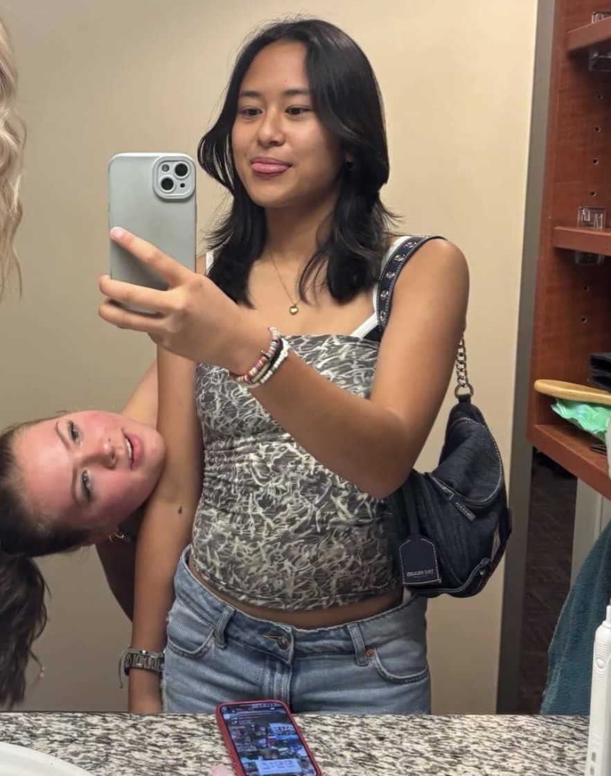 Feeding my irls like and comment if i should post snaps bereals and tiktoks more and dm to see more