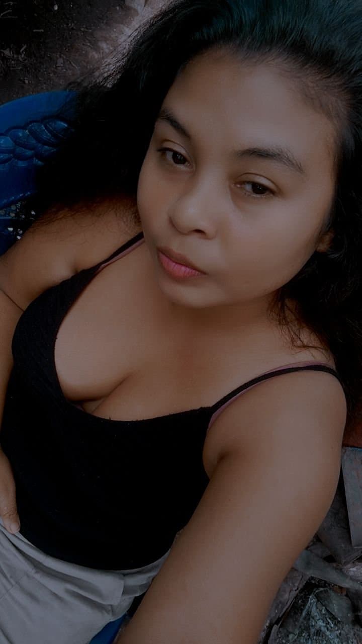 I love to play with my wet juicy pussy ??