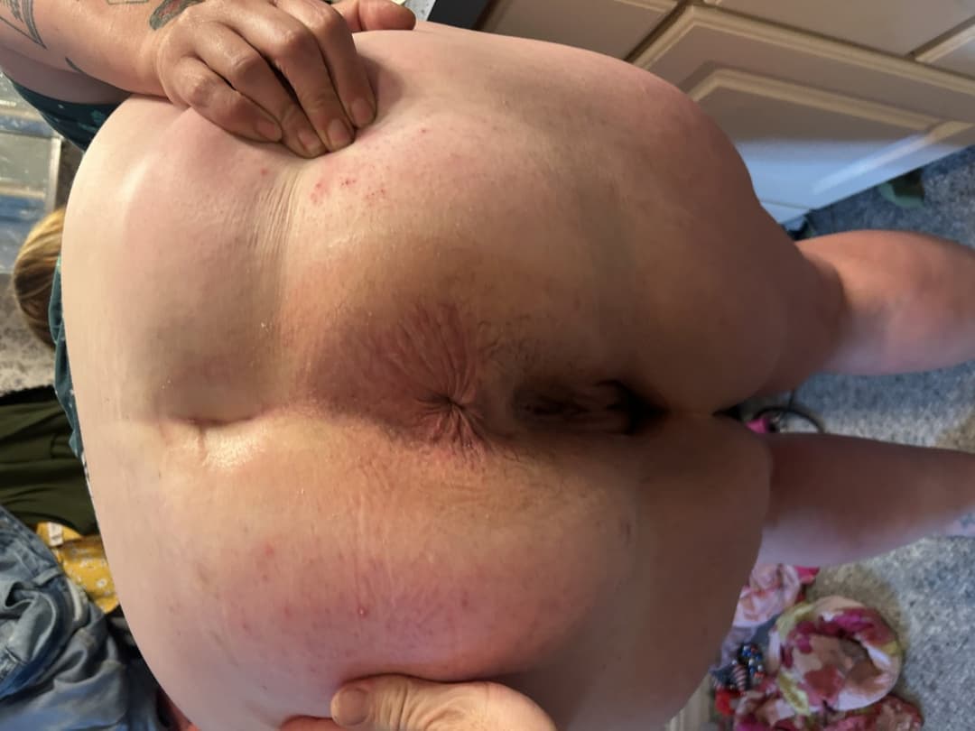 Kyla Shows Off Her Shaved Twat