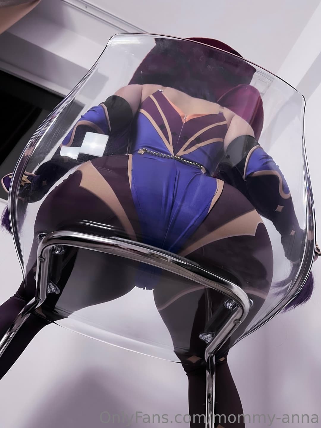 Mommy Anna.- Mona Megistus