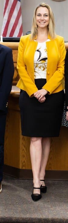 Cast your vote for the best tits at Mardi Gras from this busty j u d g e!