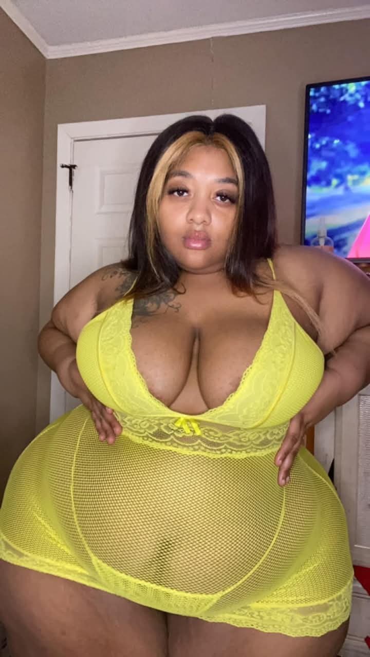 HUGE SSBBW SEXY ASS BOOTY