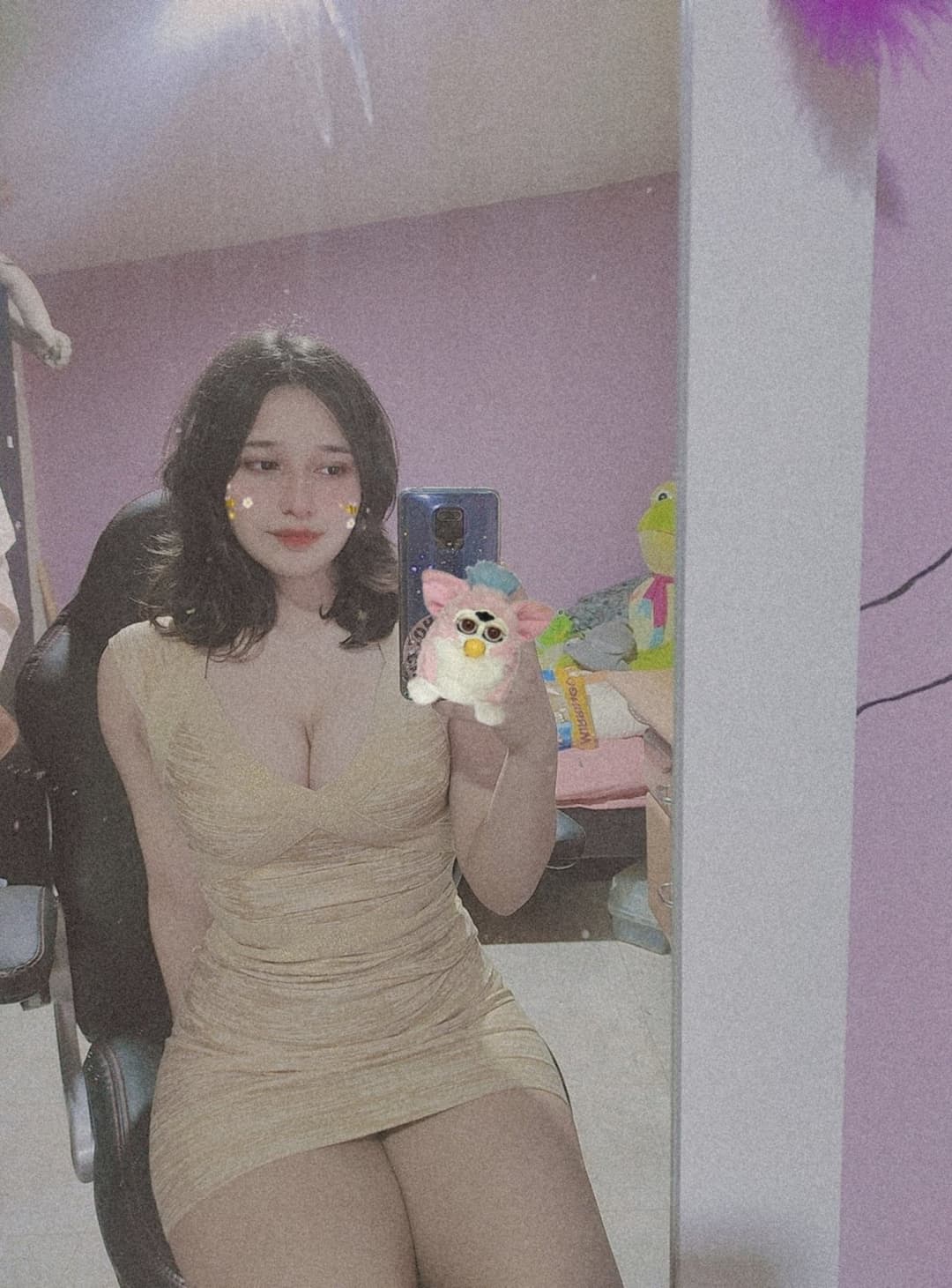 Blanquita hermosa con tetas jugozas???