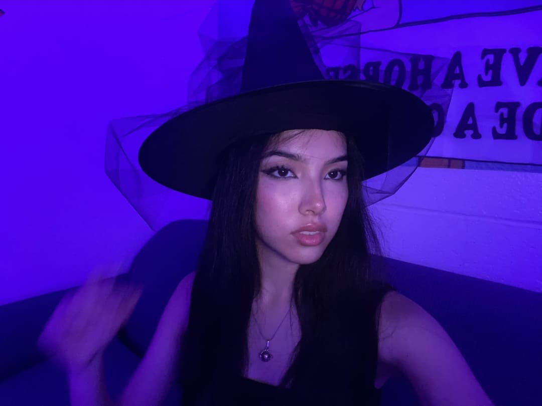 44: Submission- Raquel (20F)