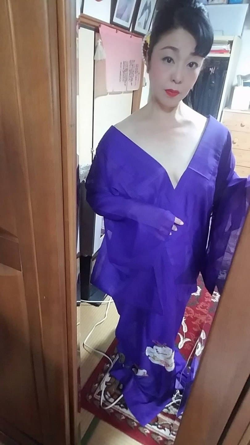 Japanese Beauty Mature Woman Purple kimono