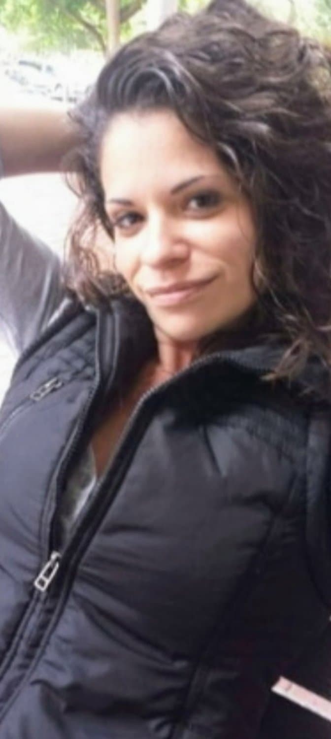 Vero de Barcelona follada por un amigo de su novio por dinero