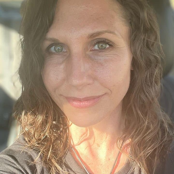 Not great quality, but we get a quick flash of Christie’s tan titties on spring break