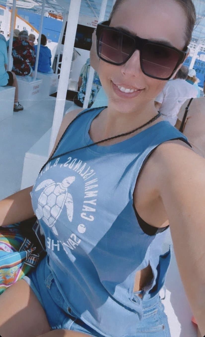 Click to view full size Texas TikTok milf Robyn fields