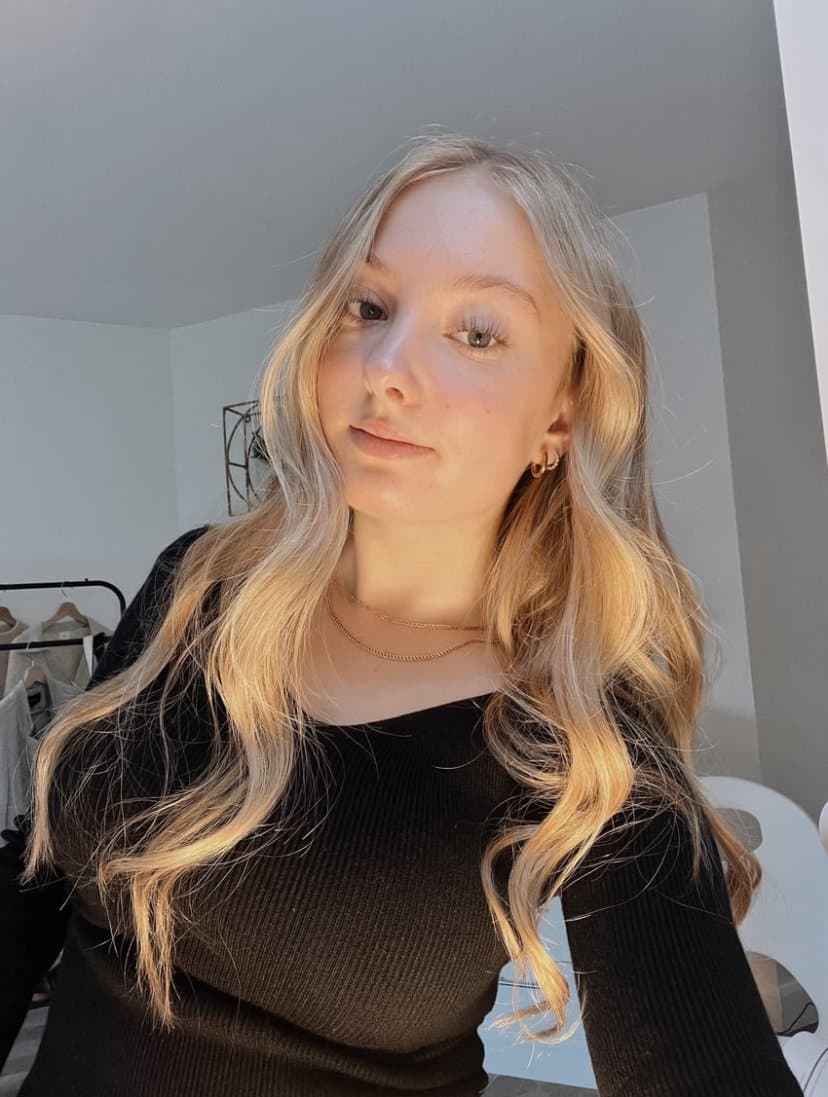 Real hiddencam on sexy blonde girl pt.2 - Angele