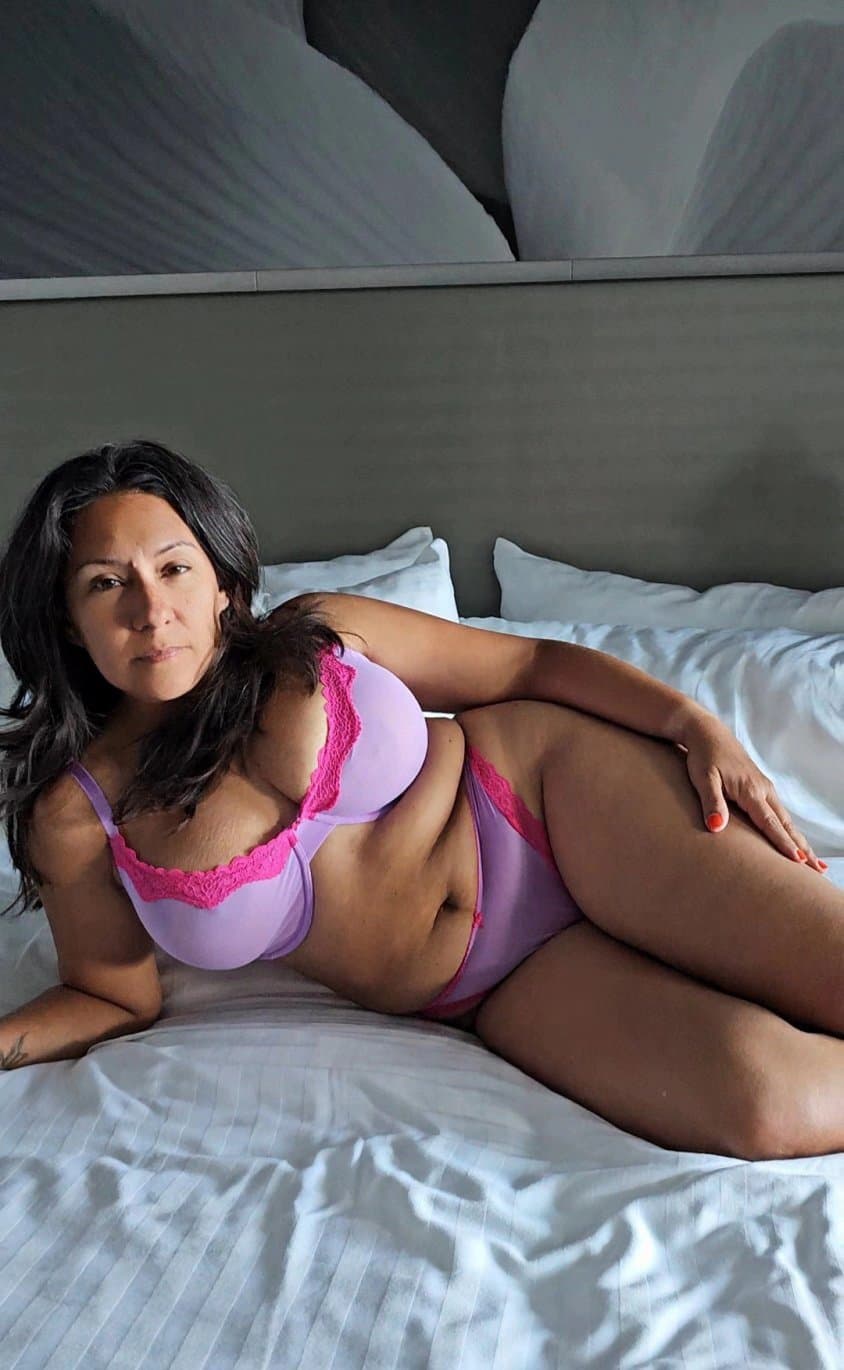 Click to view full size ?? Thick mature latina wife takes 10in BBC like a champ