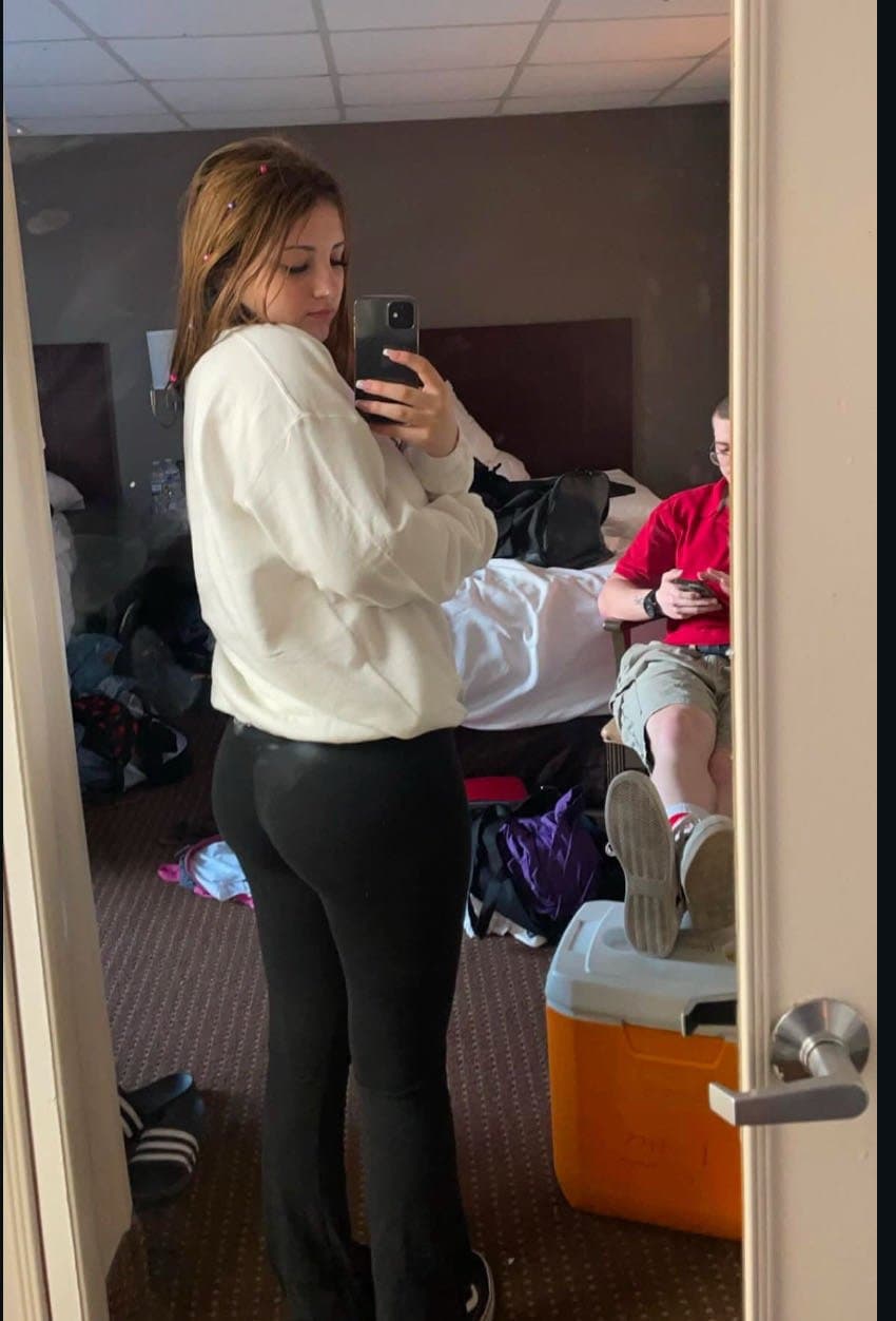 Kami, Sexy teen gets leaked