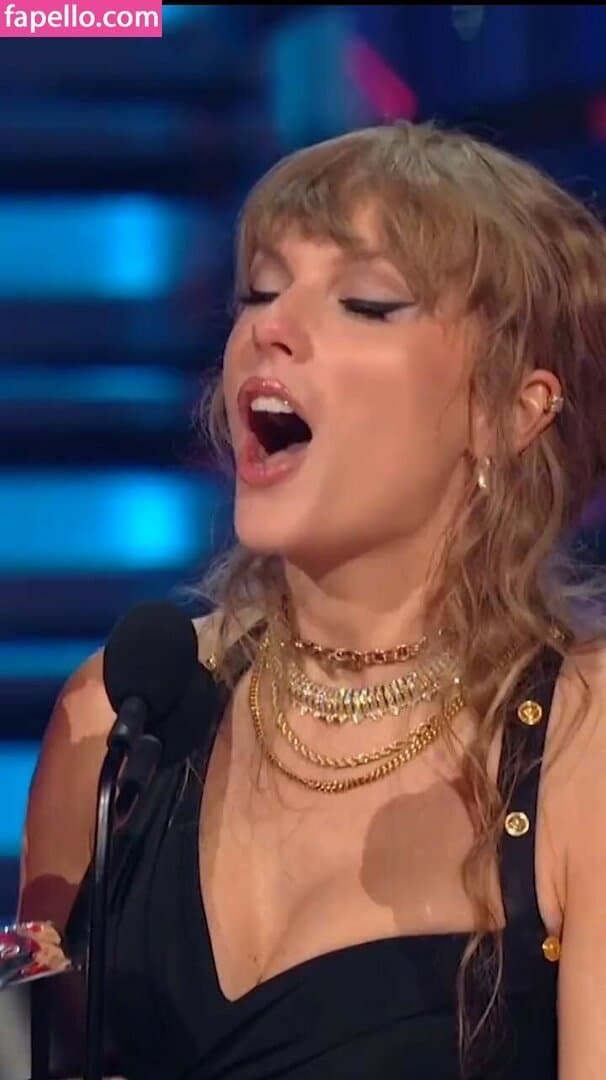 Goddess Taylor Swift want us to worship her with a edging session! Do you accept it? Or Deny Goddess