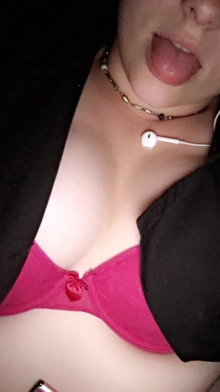 Sex deprived slut loves seeking attention