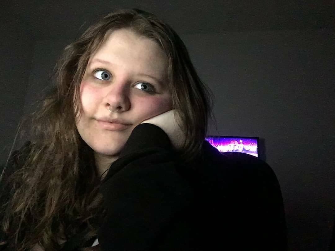 WHITE EMO WEEB MAKING GOONERS NUT