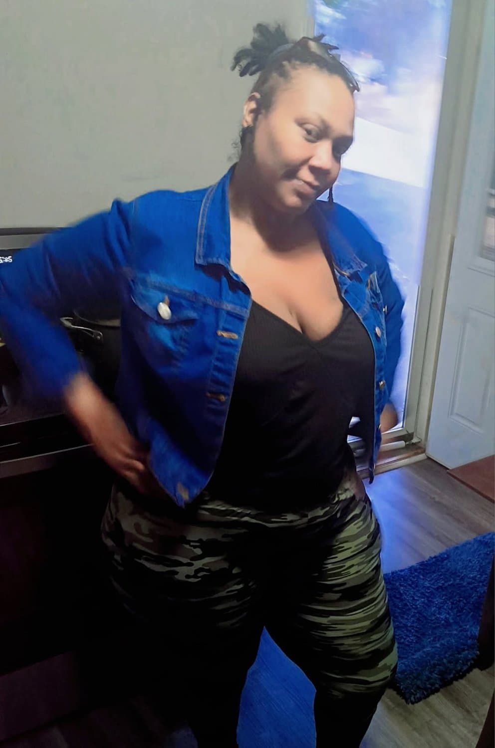 CURVY THICK EBONY MATURE