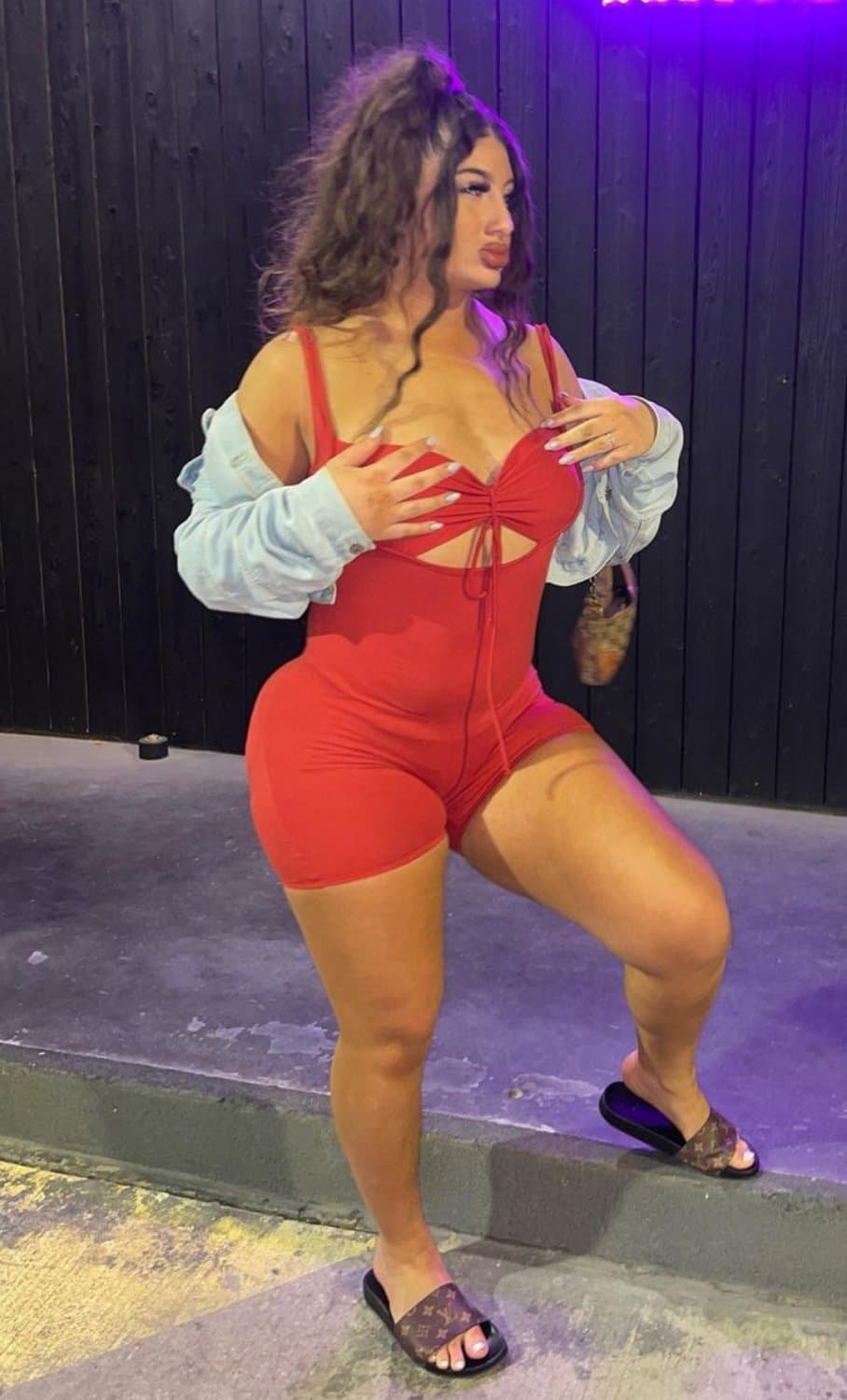 Thick brunette slut wants to be a model