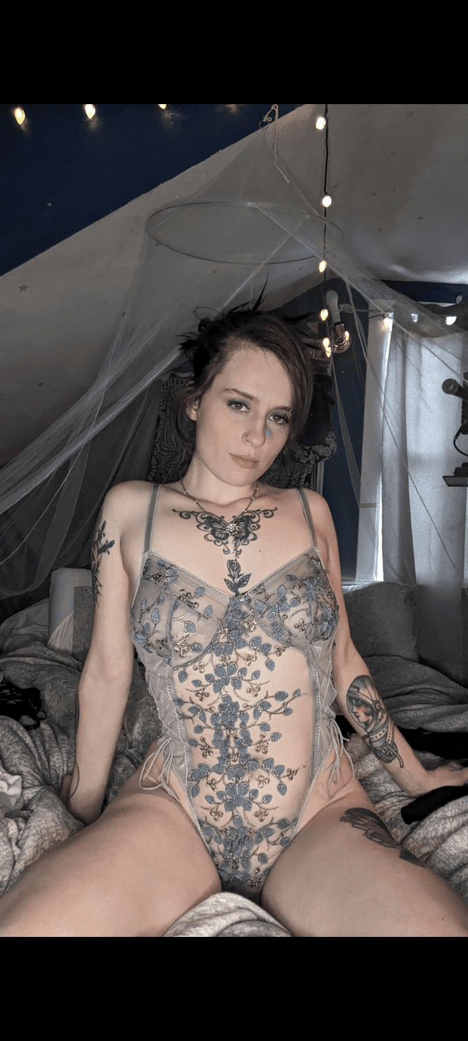 Natural slut Vera can finally unleash the slut inside all the way