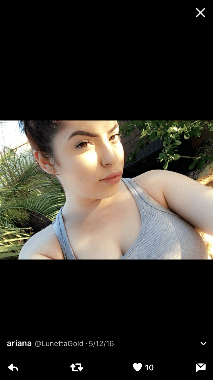 Lunetta gold (Vegas) shows her BJ skills on hairbrush