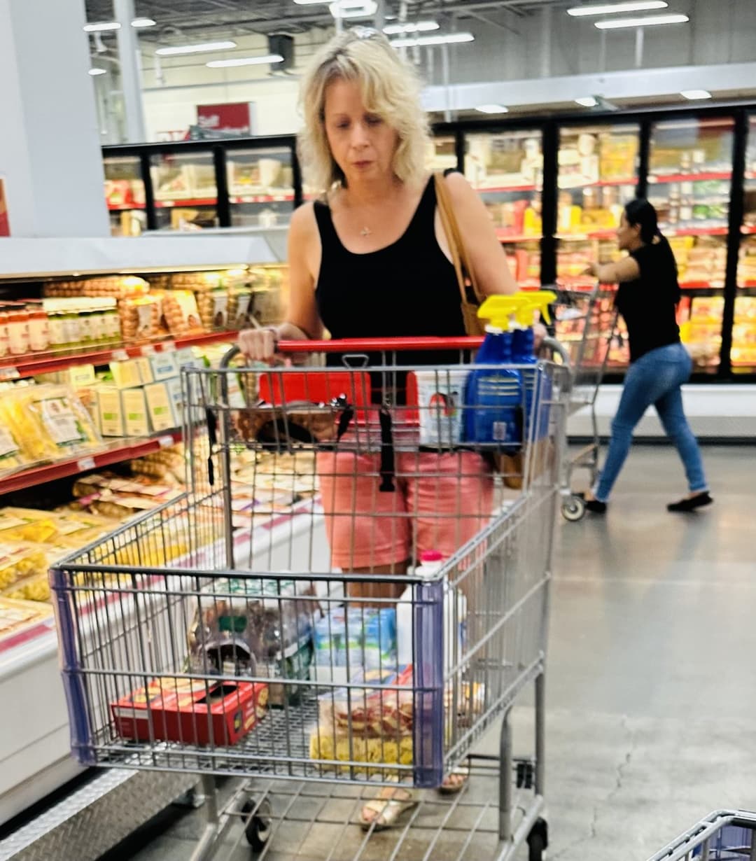 Random HotMoms & Milfs who are Fuckable & there Feet