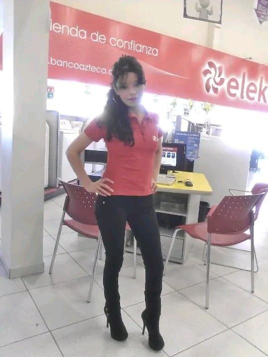 Vendedora mexicana sexi de Elektra