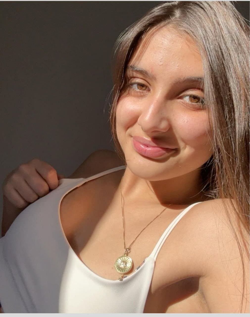 Click to view full size Masturbate to this hot gym girl - Lilian Sales