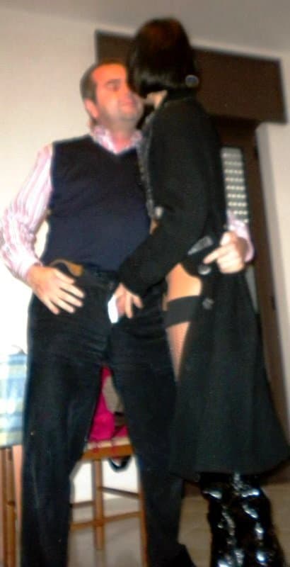 Elena la puttanona pompinara succhiacazzi di mia moglie