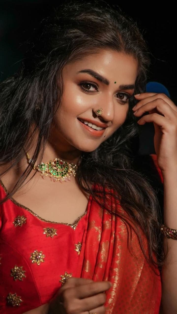 Click to view full size Indian babe Nithya Ram takes on bwc in pov