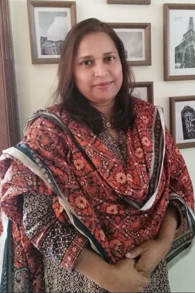 Voluptuous bhabhi from Dhaka, Bangladesh. No one could resist to pound this bhabhi????