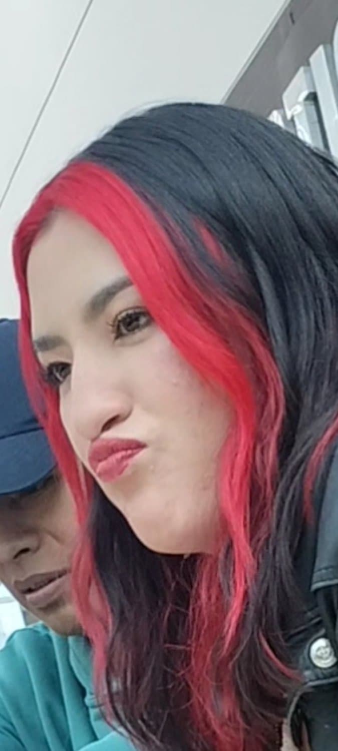 Click to view full size Nena peliroja trompita parada Duckface ???