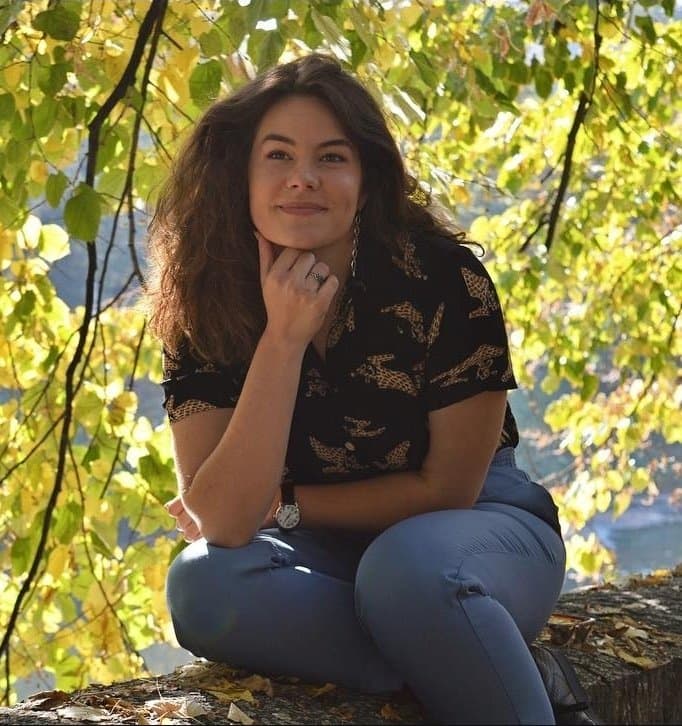 Older sexy girl tries younger dick in a doggystyle