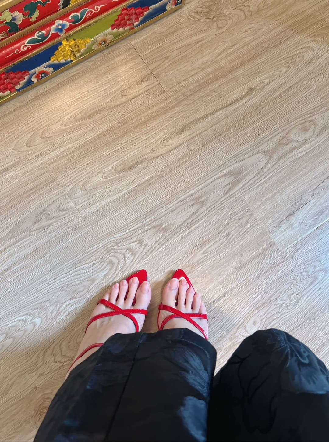 Click to view full size Asian shoes / feet / socks & cum