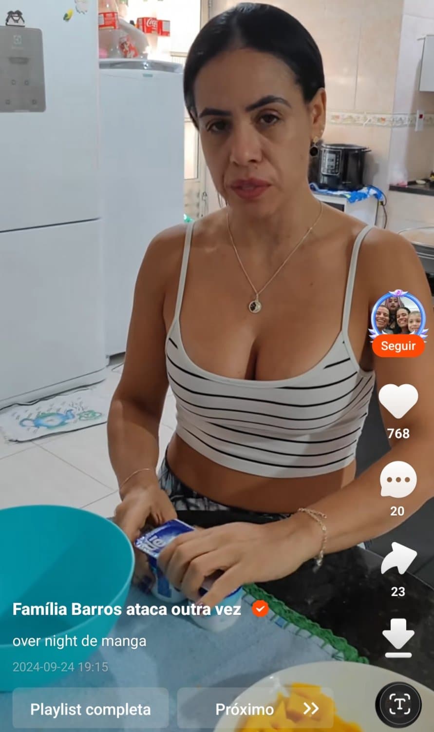 Alguém tem mais conteúdos dessa coroa pelada ? O nome dela é Sandra Barros ou Sandra Pereira