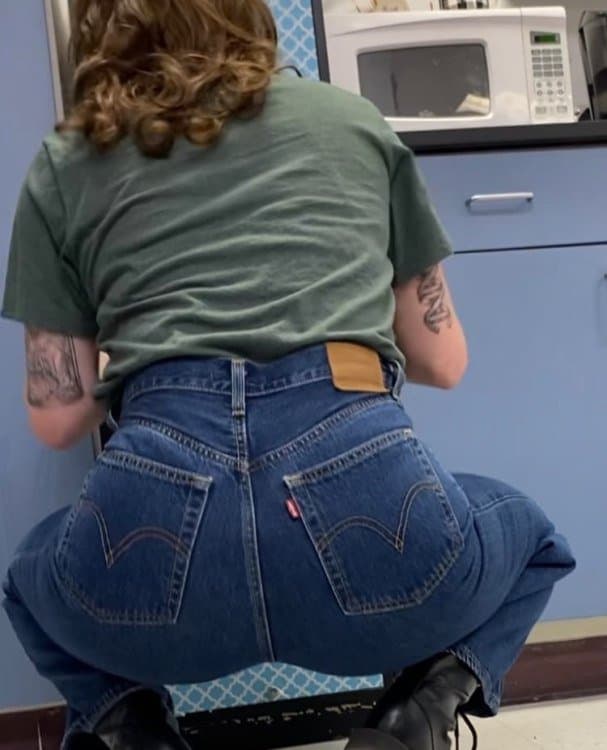Sexy thicc ass teacher in jeans squatting & bending over