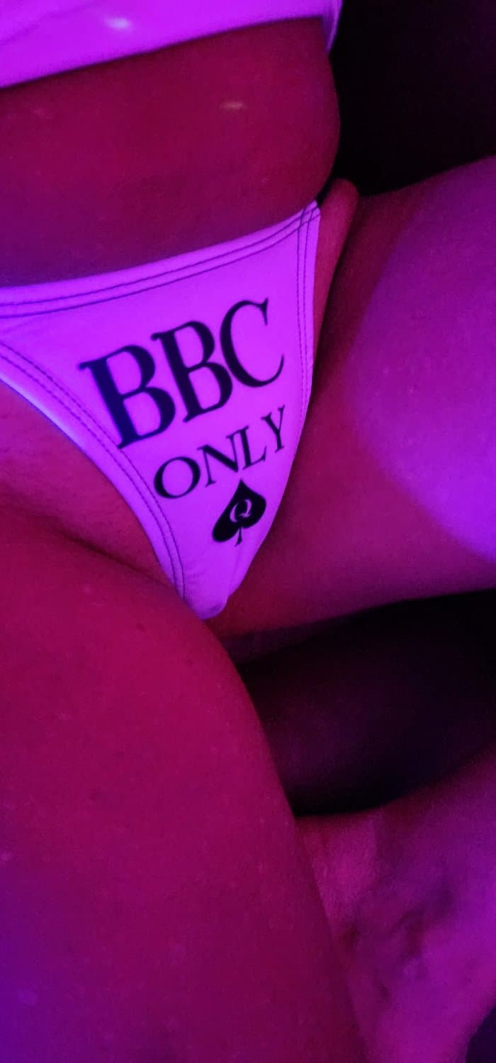Salute to all my BBC brothers giving hotwives the fucking they crave