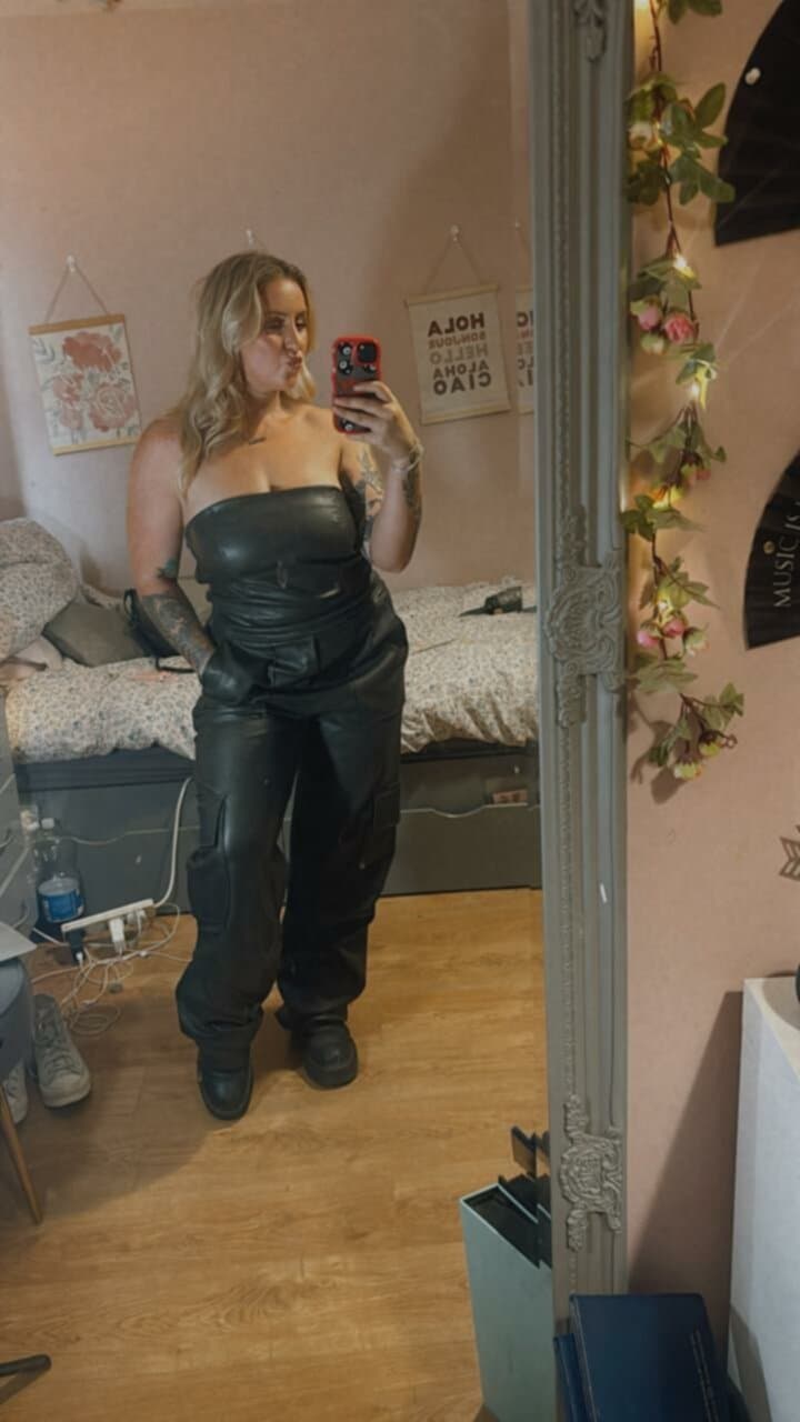 Another friend send me his girlfriend dm me to get your friends girlfriend?