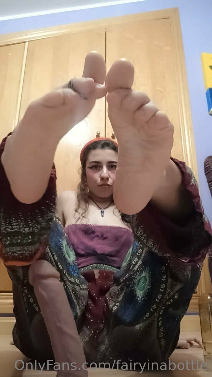 twin sisters sucking toes