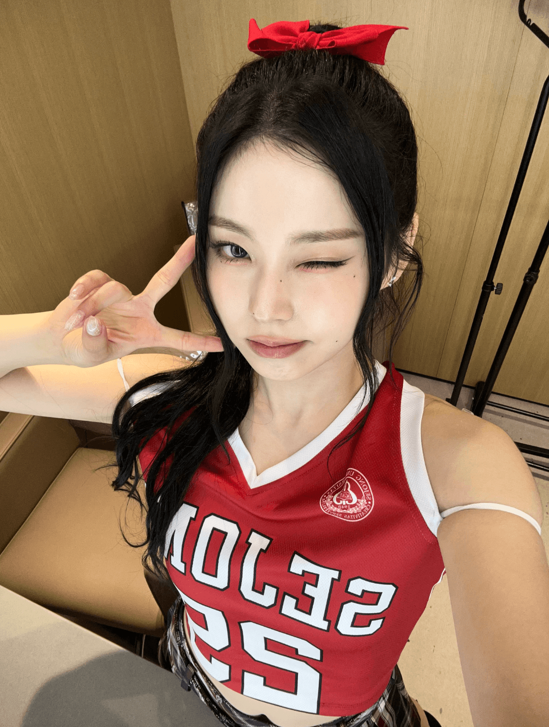 Kyujin nmixx. Come on guys! Leave your empty balls for this kitten face that screams for cum