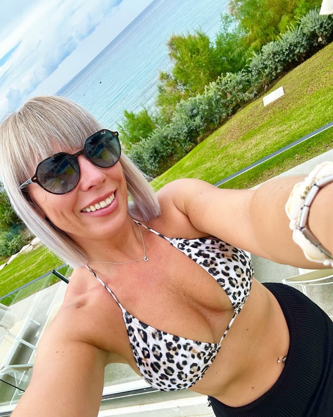 Click to view full size Local Girl Holiday Photos