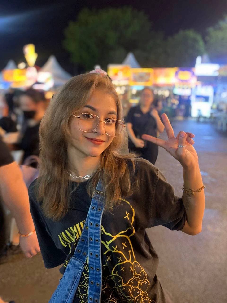 this is my friend that i already lick they pussy untill cum?