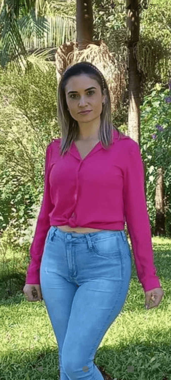 De jeans apertado nas fotos casada olhou pro fotógrafo e pediu goza